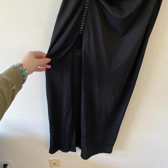 SISTAGLAM black ruched chain detailing sleeveless maxi dress - Picture 2 of 7